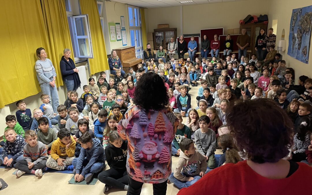 Weihnachtliche Adventsfeier in der Schule